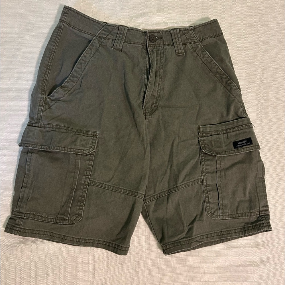 Wrangler Olive Cargo Shorts with Utility Pockets and Relaxed Fit